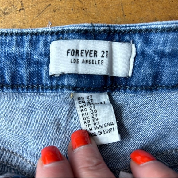 Forever 21 Button Fly Light Wash Raw Hem Jean Shorts 27 - Picture 4 of 4